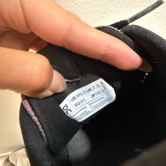 On Cloud Helion Cloudsurfer Women's sneaker in Black/Cobalt sz 9.5 - Picture 9 of 10